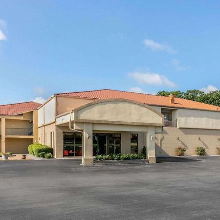 Quality Inn Манчестер Экстерьер фото