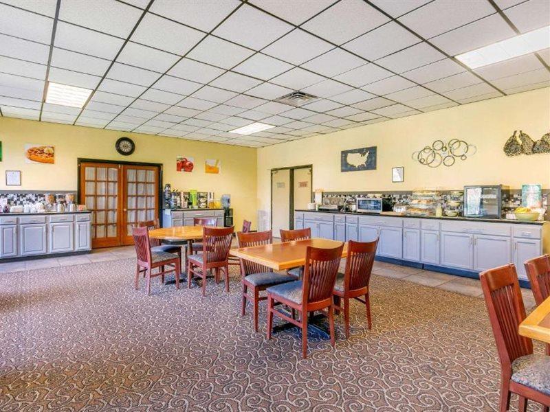 Quality Inn Манчестер Экстерьер фото