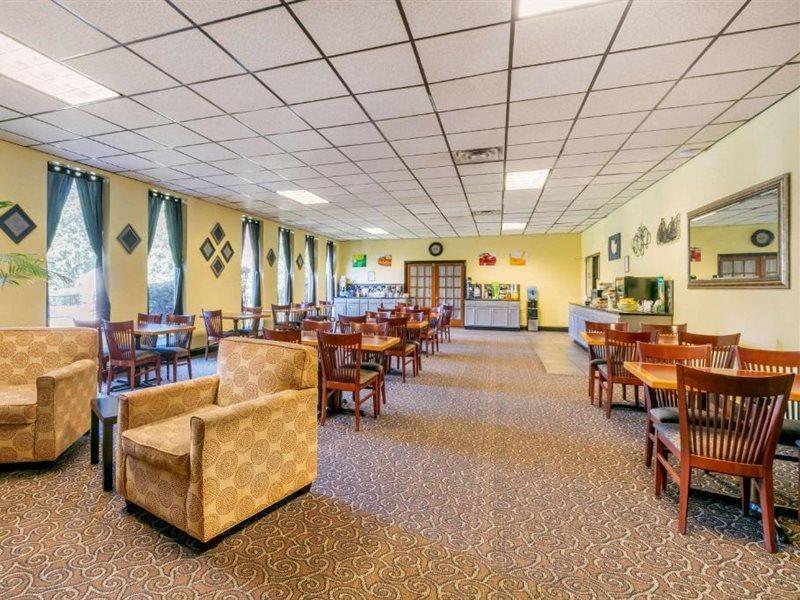 Quality Inn Манчестер Экстерьер фото