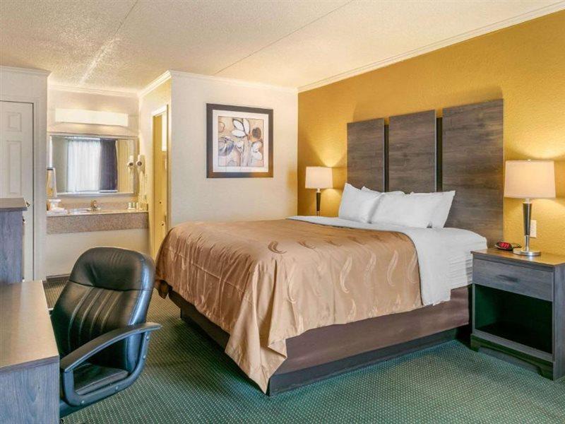 Quality Inn Манчестер Экстерьер фото