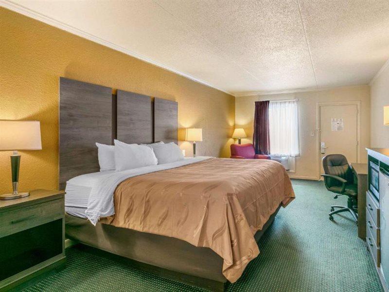 Quality Inn Манчестер Экстерьер фото
