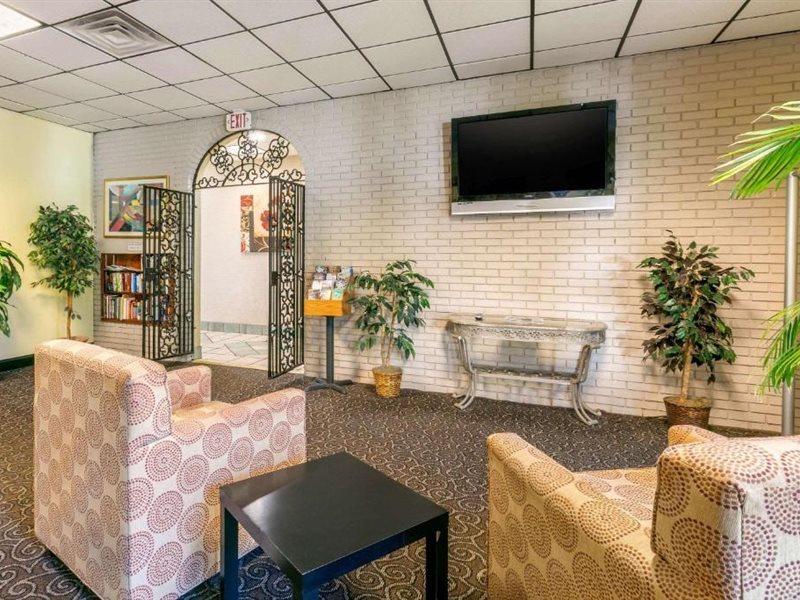 Quality Inn Манчестер Экстерьер фото