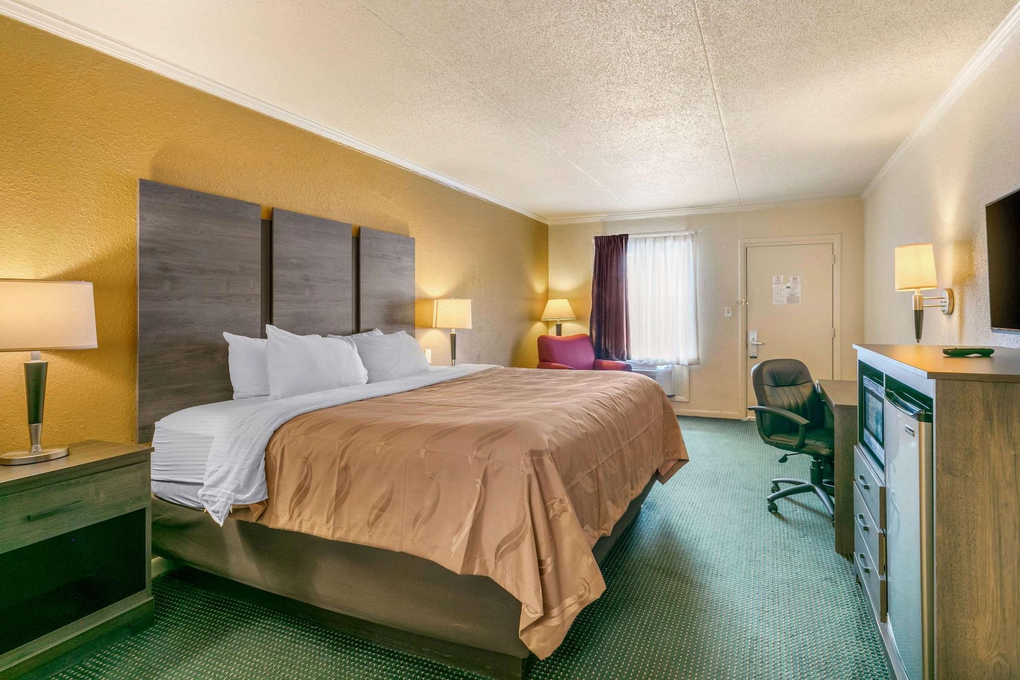 Quality Inn Манчестер Экстерьер фото