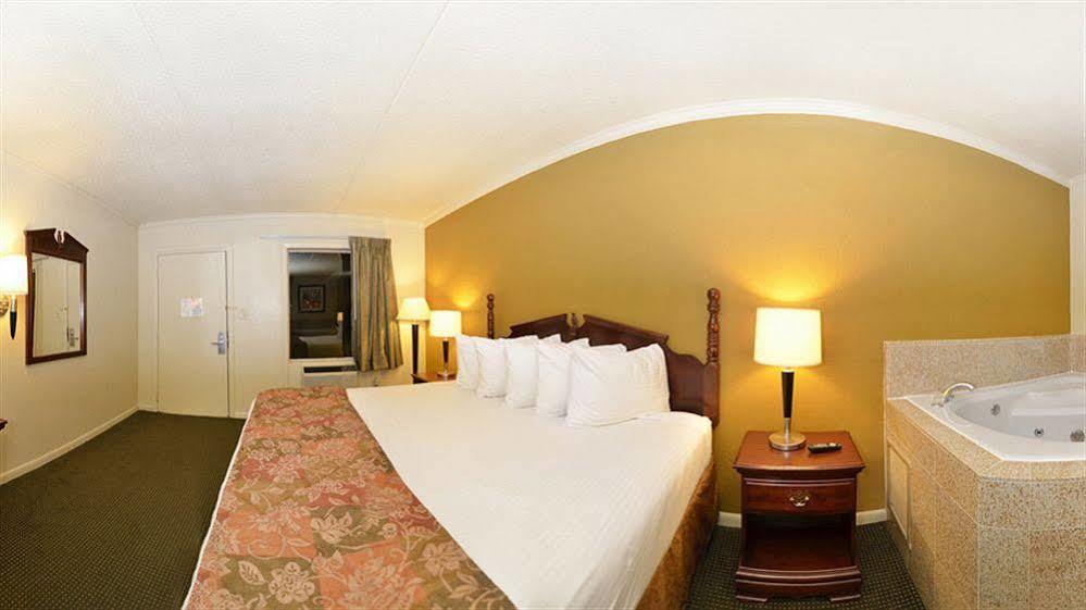 Quality Inn Манчестер Экстерьер фото