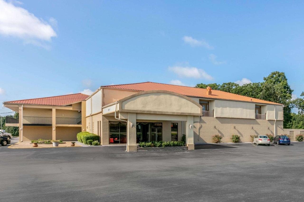 Quality Inn Манчестер Экстерьер фото